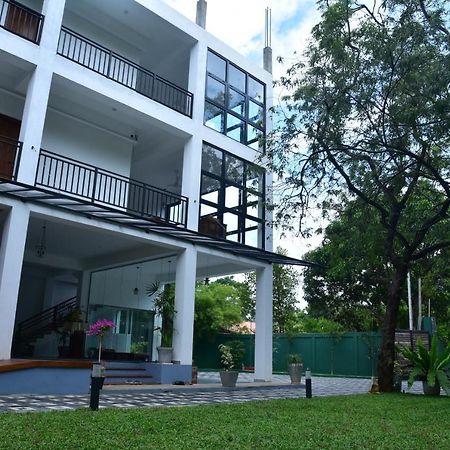 Eden Grand Hotel Dambulla Buitenkant foto