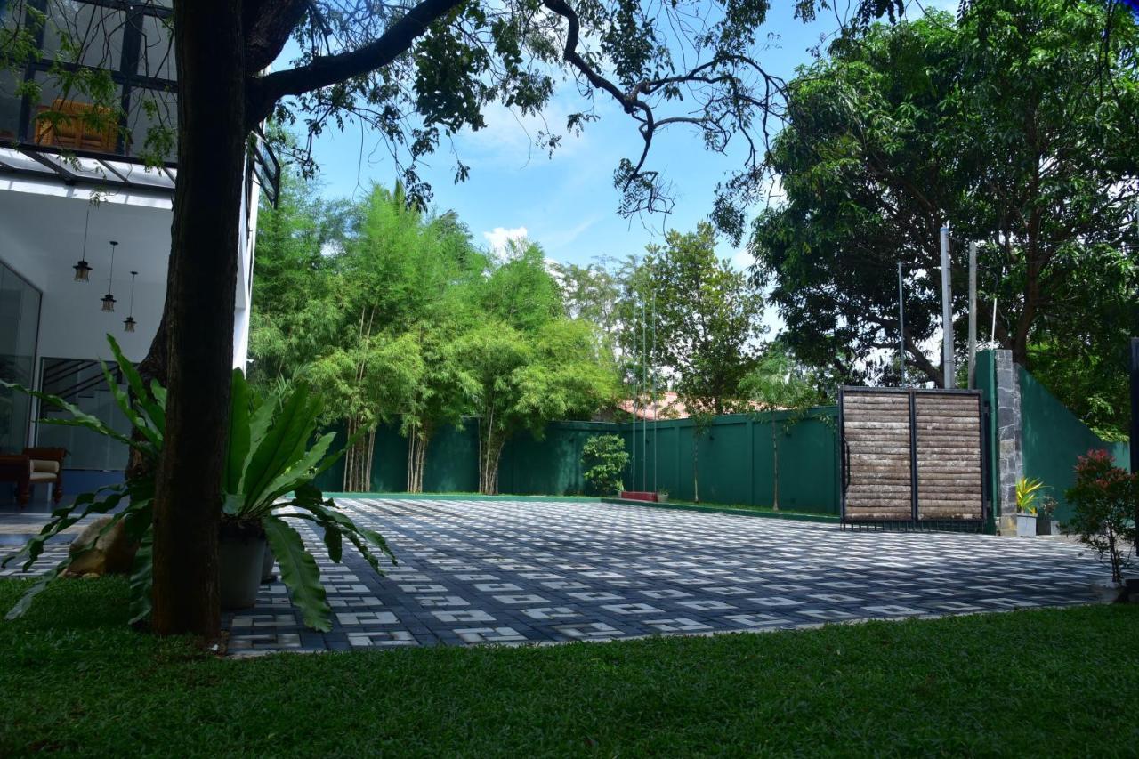 Eden Grand Hotel Dambulla Buitenkant foto