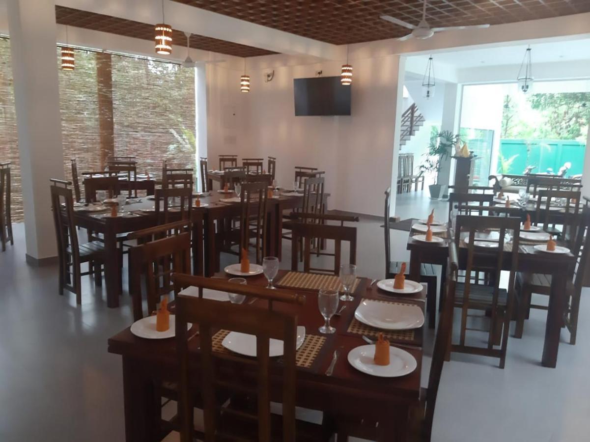 Eden Grand Hotel Dambulla Buitenkant foto