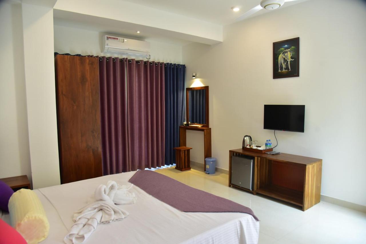 Eden Grand Hotel Dambulla Buitenkant foto
