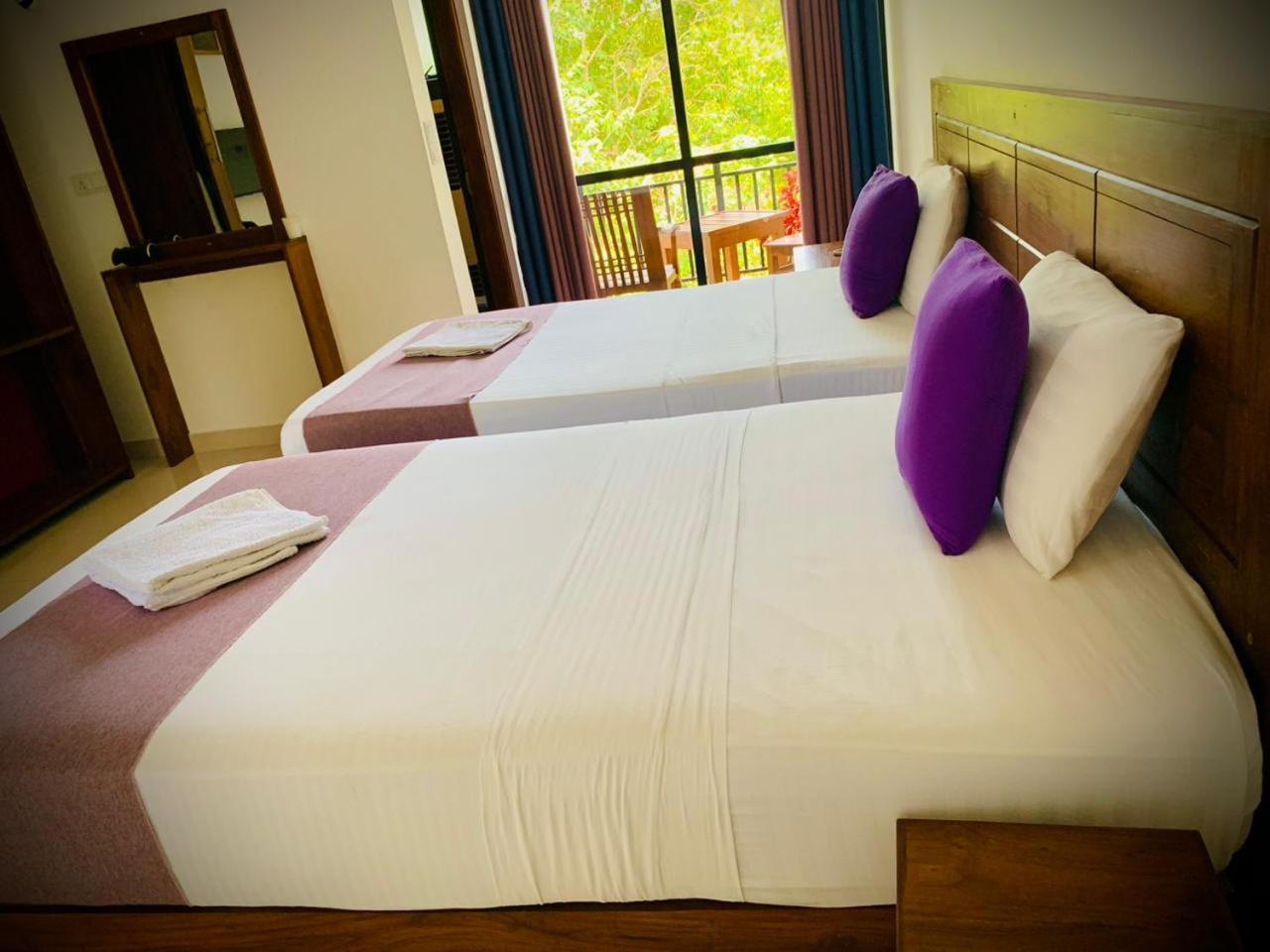 Eden Grand Hotel Dambulla Buitenkant foto