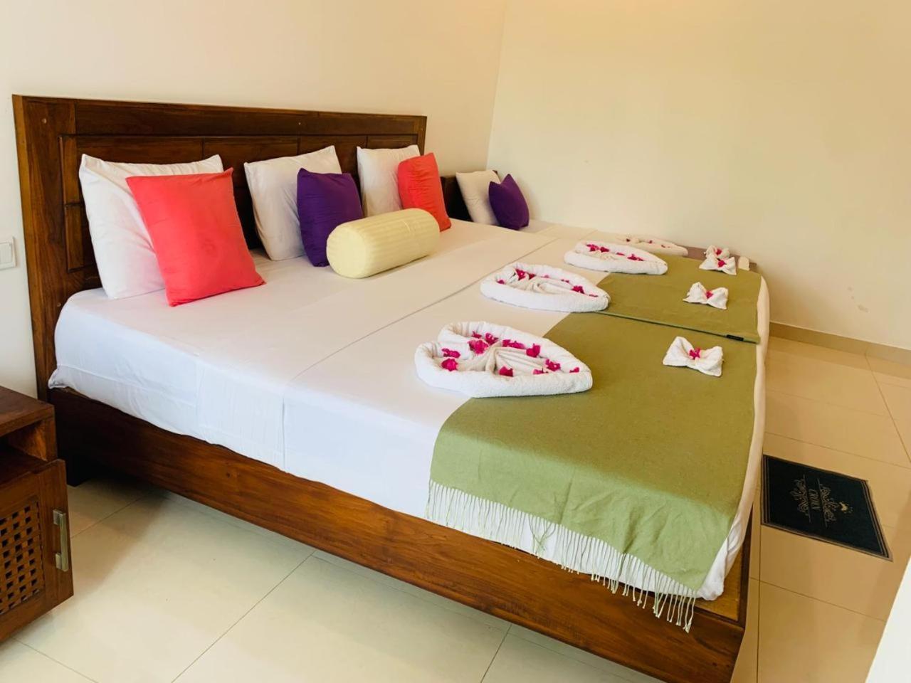 Eden Grand Hotel Dambulla Buitenkant foto