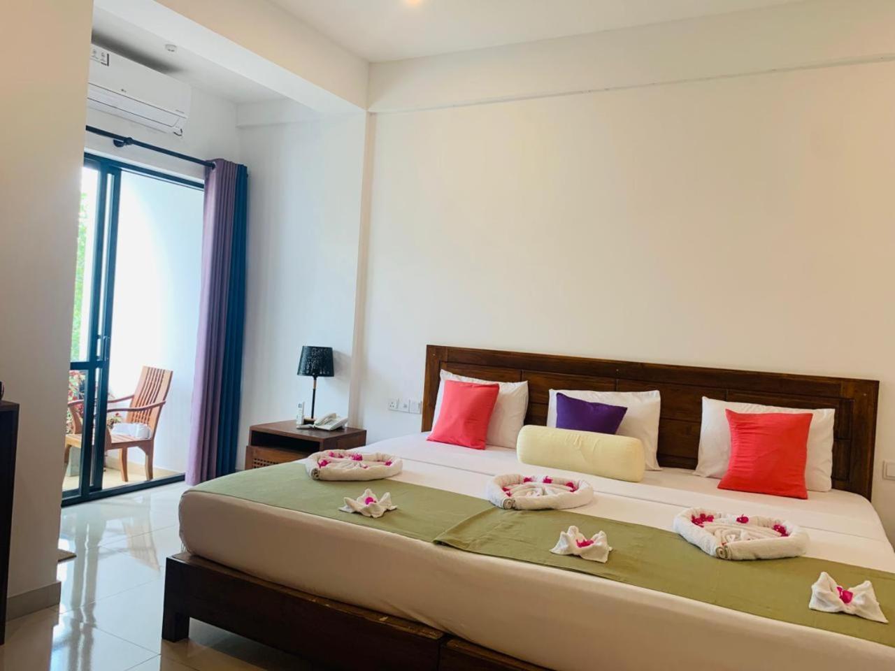 Eden Grand Hotel Dambulla Buitenkant foto