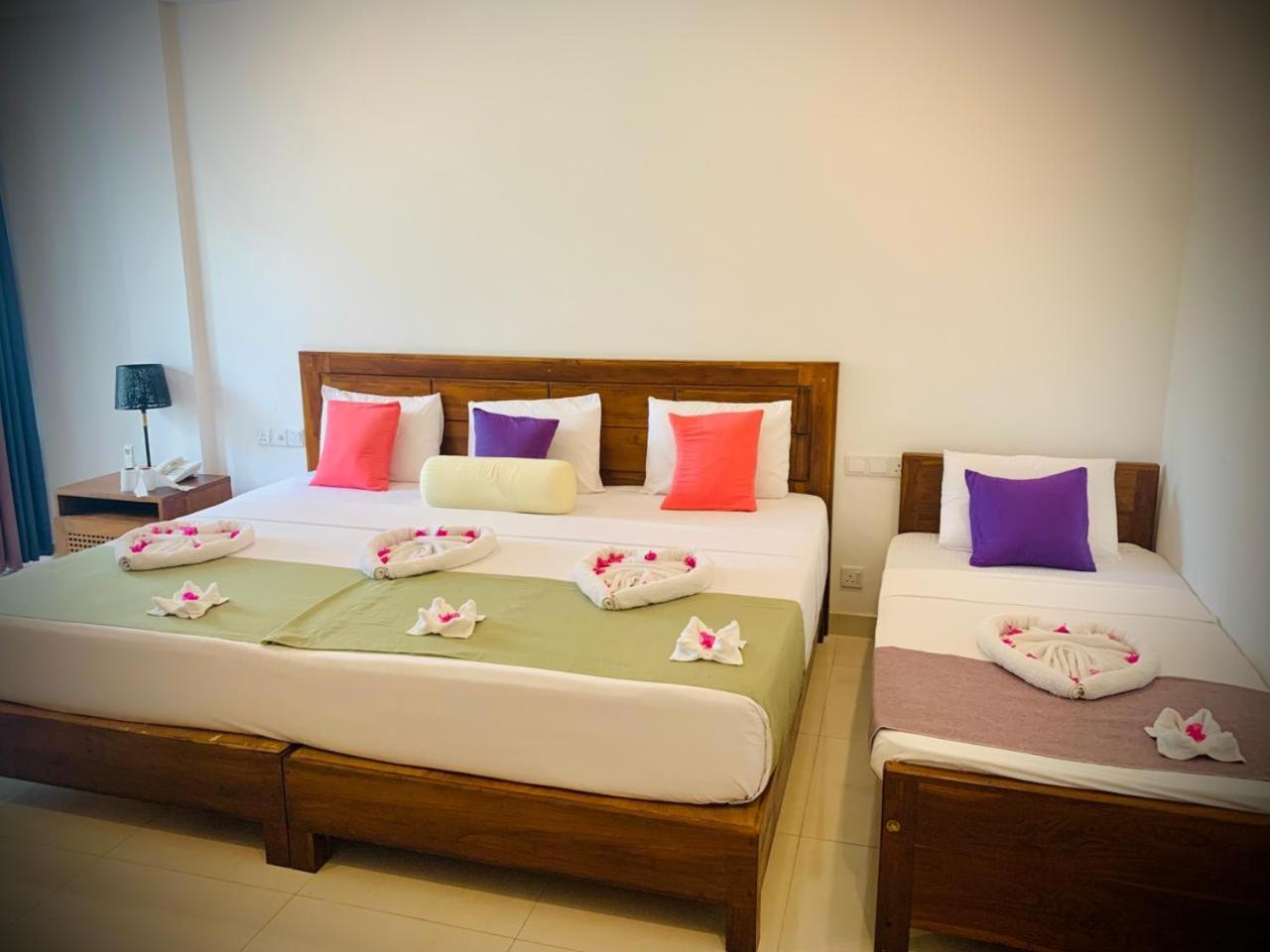 Eden Grand Hotel Dambulla Buitenkant foto